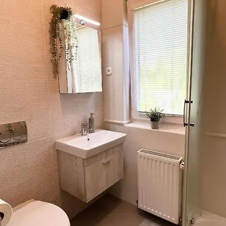 Selyemakacapartman アパート *