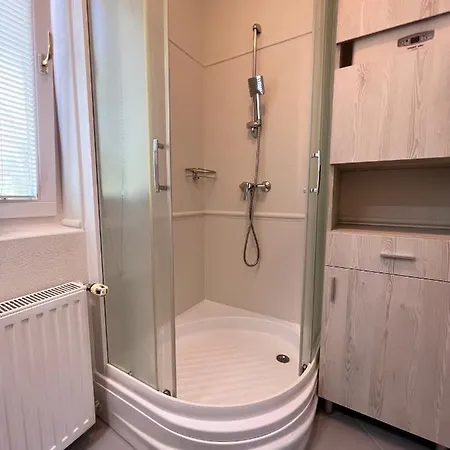 Selyemakacapartman * バラトンレッレ