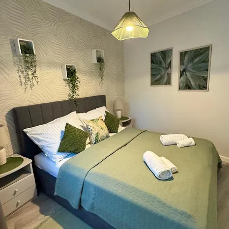 Selyemakacapartman アパート *