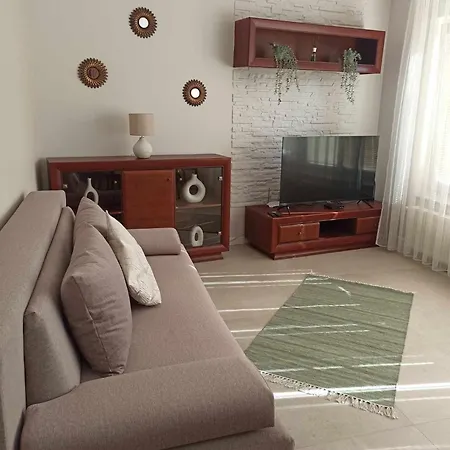 Selyemakacapartman * バラトンレッレ